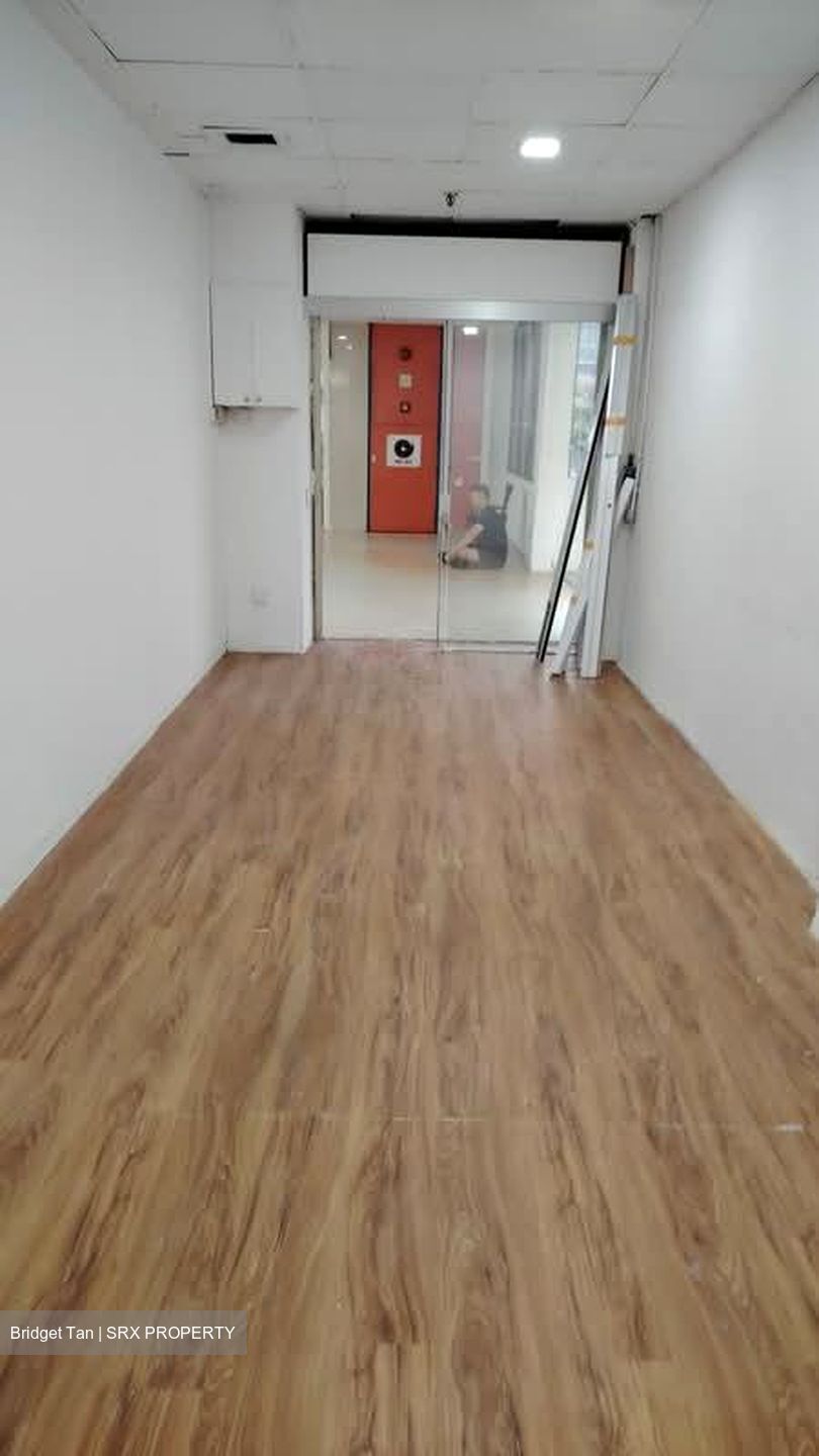 Upper Serangoon Shopping Centre (D19), Shop House #568721131